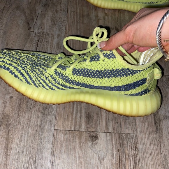 yeezy boost 350 v2 semi frozen yellow (Sold) - Picture 2 of 8